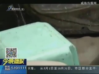 北京一奇葩汽车无座无窗无牌  司机坐板凳驾驶汽车
